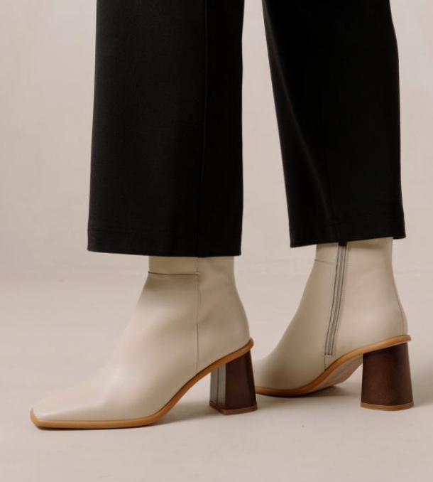 Eleganca in lahkotnost z alohas mules